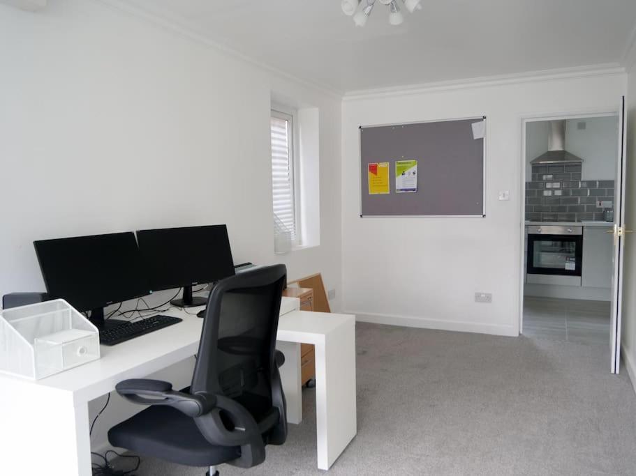 Cosy Four Bed Property With En-Suite Near To Nec Birmingham Airport And The City Εξωτερικό φωτογραφία