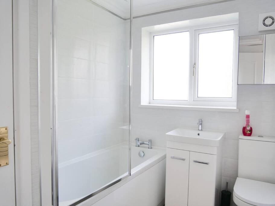 Cosy Four Bed Property With En-Suite Near To Nec Birmingham Airport And The City Εξωτερικό φωτογραφία