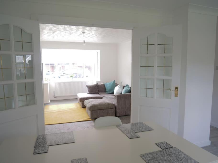 Cosy Four Bed Property With En-Suite Near To Nec Birmingham Airport And The City Εξωτερικό φωτογραφία